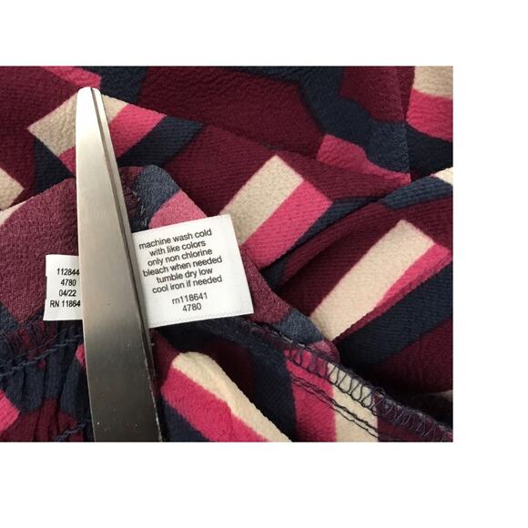 Lane Bryant Top Size 24 Multicolor Geometric Print Long Sleeve Cropped Wrap - Picture 11 of 14